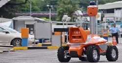 industria-de-securitate-din-singapore-ofera-agenti-de-securitate-roboti