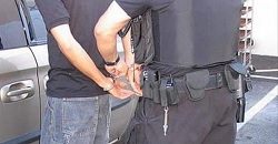 politistii-au-retinut-doi-tineri-banuiti-de-furtul-unui-seif-cu-peste-2-000-de-euro