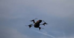 dronele-folosesc-inteligenta-artificiala-pentru-a-depista-comportamentul-violent-in-multime-video
