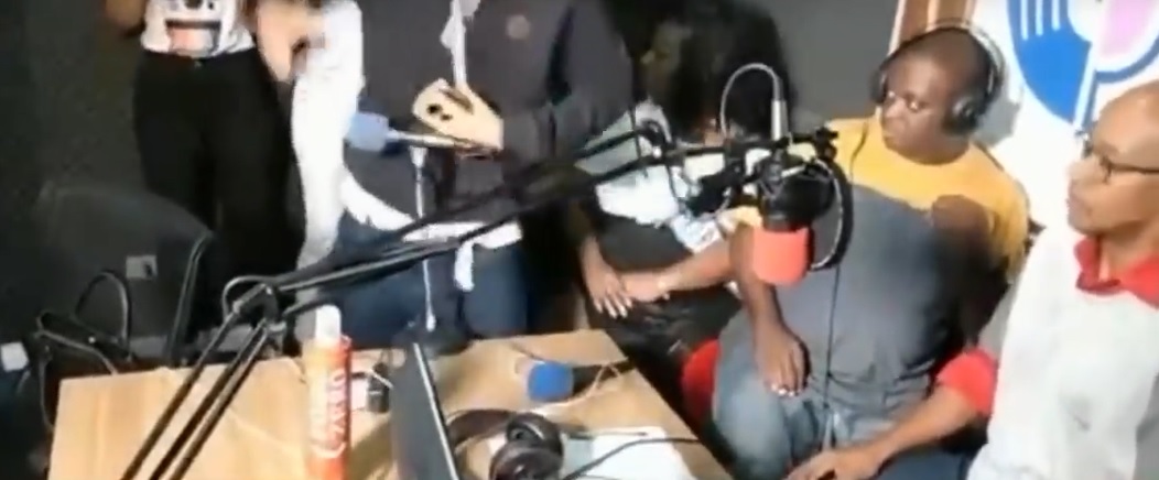 Jaf armat, în direct, la un post de radio din Brazilia
