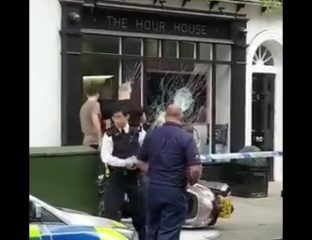 Hoți înarmați pe scutere au jefuit un magazin de ceasuri de lux din Londra