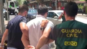 Poliția din Spania a reținut un tânăr care câștiga 300.000 de euro lunar din înșelăciuni online