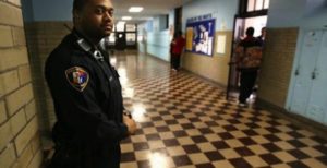 Probleme grave de securitate și siguranță afectează școlile din Baltimore