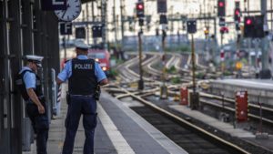 Gara centrală din Frankfurt a fost închisă pentru a prinde trei suspecți de jaf