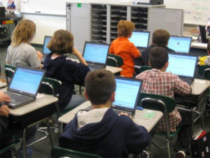 Şcolile româneşti se confruntă tot mai des cu probleme de securitate cibernetică